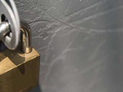 Якщо закрите укриття під час тривоги: куди звертатись