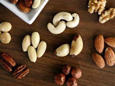 Шоколад, горіхи та зелений чай: список продуктів, які покращують настрій