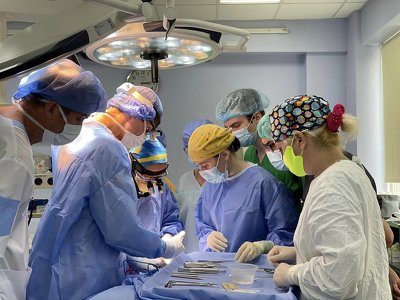 Американська хірургиня разом з командою консультуватиме та оперуватиме дітей з вадами тіла у Львові