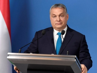 Щоб зберегти владу Орбан пожертвував двома найближчими соратниками – Politico