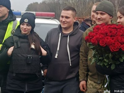 Поліцейські допомогли захиснику освідчитись коханій (ФОТО)