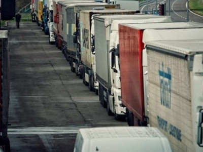 Блокада кордону з Польщею. У трьох пунктах відновлено пропуск легковиків і автобусів