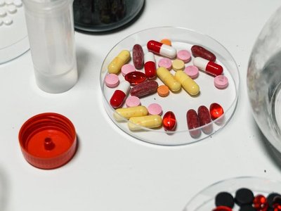 Вчені розробили модель ШІ, яка допомагає визначити, чи сумісні ліки один з одним