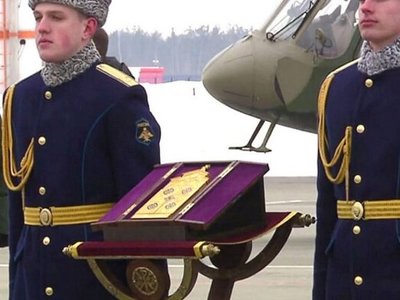 Путін подарував повітряно-космічним силам ікони після того, як РФ втратила сім літаків