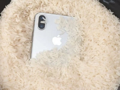 Apple категорично не рекомендує сушити iPhone у рисі