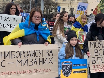 Друга річниця великого вторгнення Росії. В Україні вшановують загиблих і нагадують про полонених