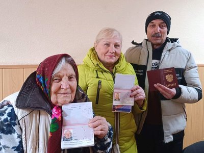 Жителям Авдіївки окупанти почали роздавати російські паспорти