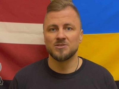 “Готовий пожертвувати життям”: латвієць напівголим подолає 100 км, щоб допомогти Україні