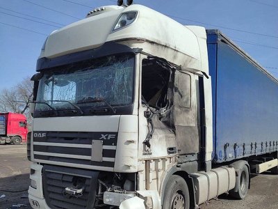 Росіяни скинули вибухівку на вантажівку в Нікополі: вбили людину