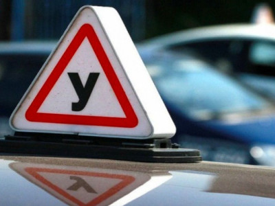 Категорія B: скільки коштує навчання в автошколах