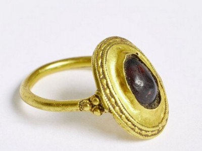 Дивовижна майстерність виконання. У Данії знайшли 1500-річну каблучку, що належала франкським королям