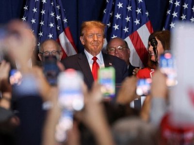 США: суд у штаті Іллінойс заборонив вносити імʼя Трампа до виборчих бюлетенів