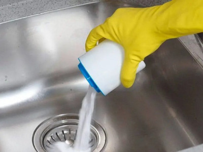 Якщо сильно забилася раковина: як усунути засмічення за допомогою соди та оцту