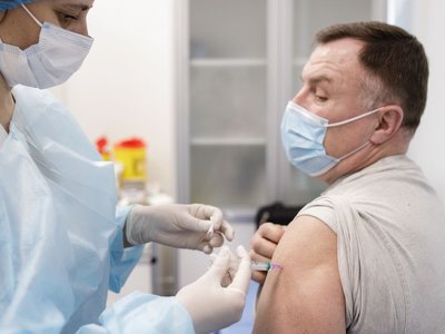 Українці зможуть вакцинуватися в аптеках