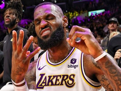 Леброн Джеймс став першим гравцем в історії NBA, який набрав 40 000 очок. Відео