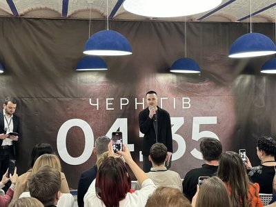 У Чернігові презентували фотокнигу про людей-героїв, які допомагали під час облоги міста (Фото)
