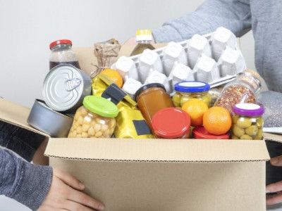 Українцям видають безкоштовні продуктові набори: де і як отримати, список фондів