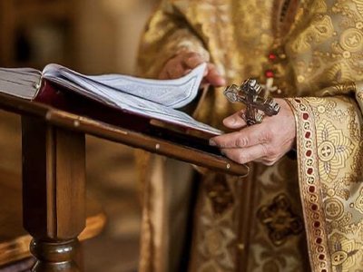 Не батюшка й не матушка: як правильно назвати священнослужителів українською?
