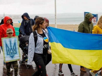 Евакуація за кордон? Топ-10 країн, де приймають українців в 2024 році