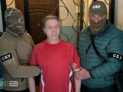 СБУ затримала зрадників, які охороняли російську катівню у Херсоні