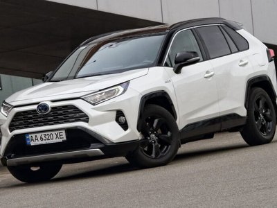 Названі найпопулярніші гібридні авто на українському ринку