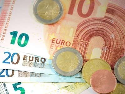 Євро стрімко подешевшав: курс валют на 12 квітня