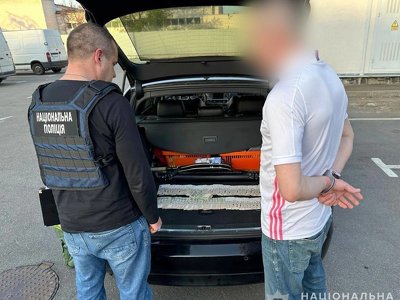 Київського митника спіймали на хабарі: вимагав гроші з імпортера кави