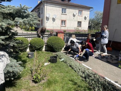 Працівники виконавчого комітету Болехівської міської ради приєдналися до весняної толоки