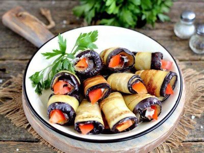 Смачні фаршировані баклажани
