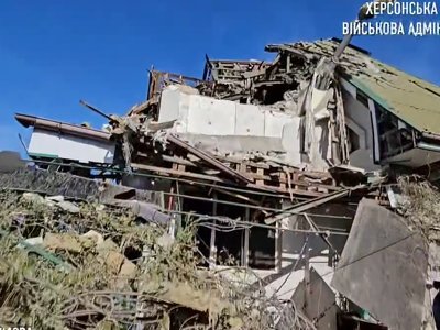 російські війська обстріляли житлові квартали Херсона: є поранені