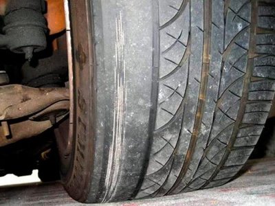 Як з користю позбутися старих шин: автомобілістам в Україні назвали три варіанти