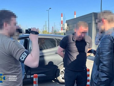 СБУ затримала трьох високопосадовців регіональних митниць, які обклали «данин…