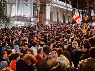 Біля парламенту Грузії в Тбілісі почався жорсткий розгін протестувальників
