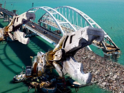 Чи стане знищення кримського мосту кінцем імперії?