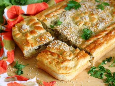 Смачний пиріг з куркою та сиром