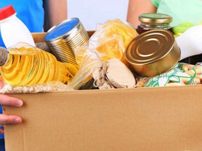 У місті на Волині терцентр роздає продуктові набори