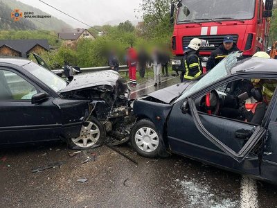 Вогнеборці ліквідували наслідки ДТП в Надвірнянському районі