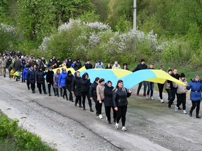 Громада на Тернопільщині провела в останню дорогу воїна, котрий загинув на Донеччині