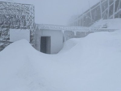 Сніг і мороз у квітні: Україну знову накриває лютий холод, коли нарешті очікувати тепла