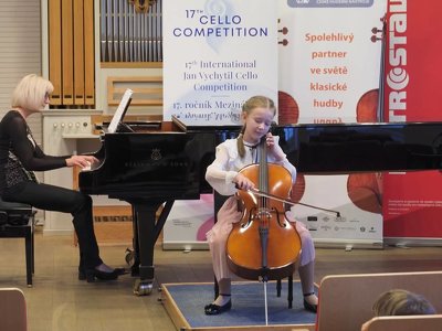 Учениця з Херсона здобула 3 перемоги на музичних конкурсах у Чехії