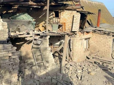 Через обстріли росіян на Херсонщині пошкоджено 12 будинків й навчальний заклад. Є постраждалі