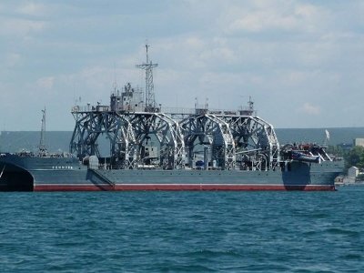 У Севастопольській бухті атакували російський корабель: зайнялася пожежа