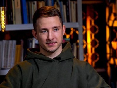 Військовий відмовився від роботи з відомими артистами через російський репертуар у виставі