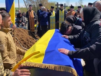 Віддав життя за свободу: на Городенківщині провели в останню путь солдата Петра Гулина (ФОТО)