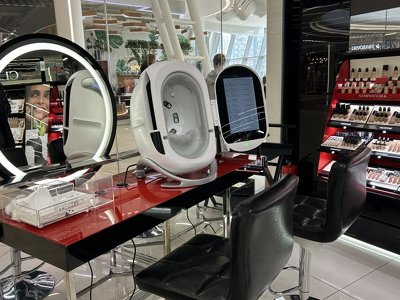 Тест редакторки: перевіряю на собі цифровий аналізатор шкіри у BROCARD