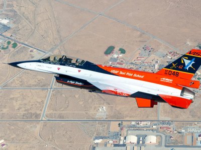 У США відбувся імітаційний бій між F-16, яким керує ШІ та винищувачем, яким керує людина
