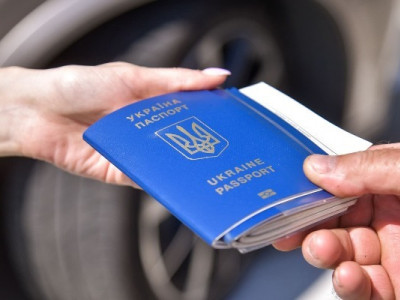 Кулеба пояснив скандальне рішення щодо чоловіків за кордоном