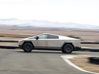 Американців попередили про те, що у Tesla Cybertruck відвалюється педаль газу