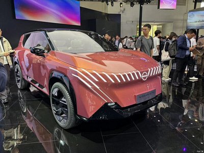 Nissan показав електромобіль з автопілотом і трьома екранами (ФОТО)