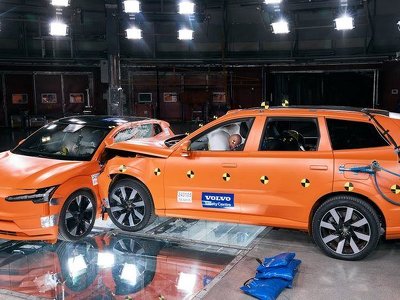 Volvo зіштовхнула у краш-тесті найменший і найбільший електрокари (ВІДЕО)